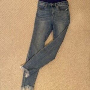 Judy Blue Frayed Hem Skinny Jeans / size 3/26